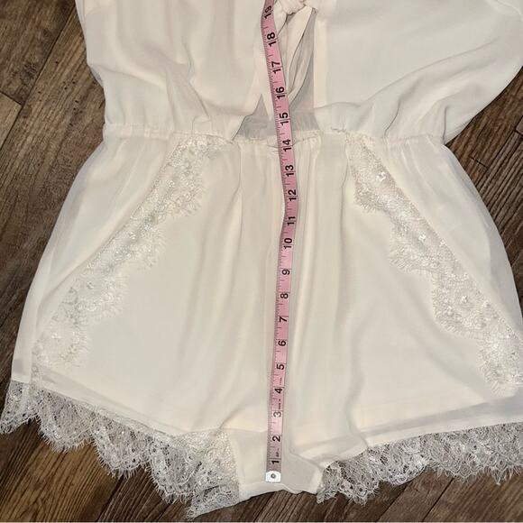 Forever 21 Lace Cutout Tie Front Romper Size Large - Picture 14 of 16